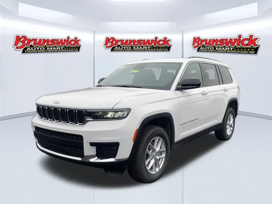 2025 Jeep Grand Cherokee Laredo photo 1