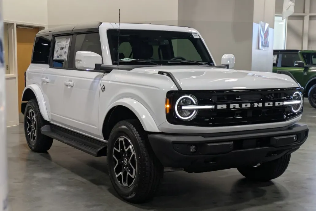 2025 Ford Bronco Outer Banks photo 1