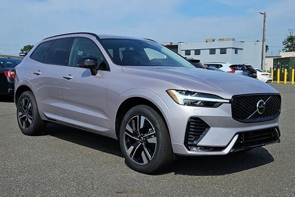 2026 Volvo XC60 B5 Core photo 1