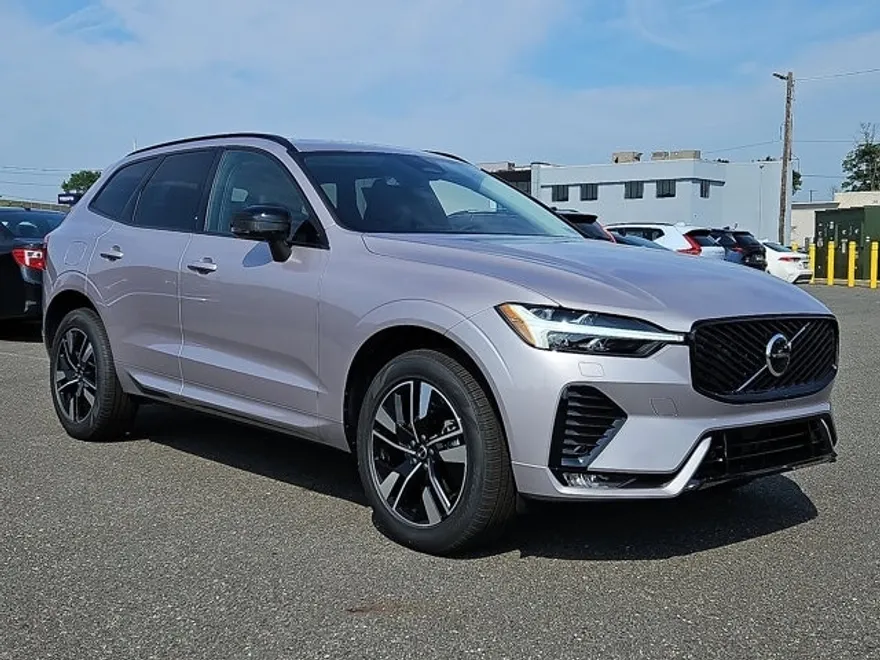 2026 Volvo XC60 B5 Core photo 1