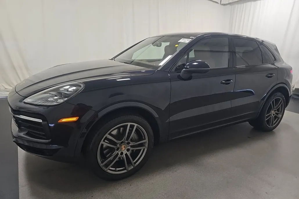 2022 Porsche Cayenne S photo 1
