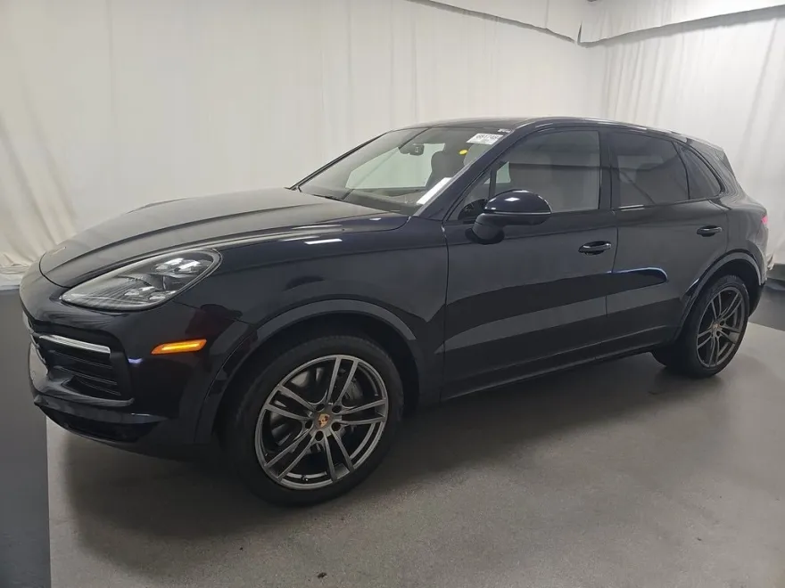 2022 Porsche Cayenne S photo 1