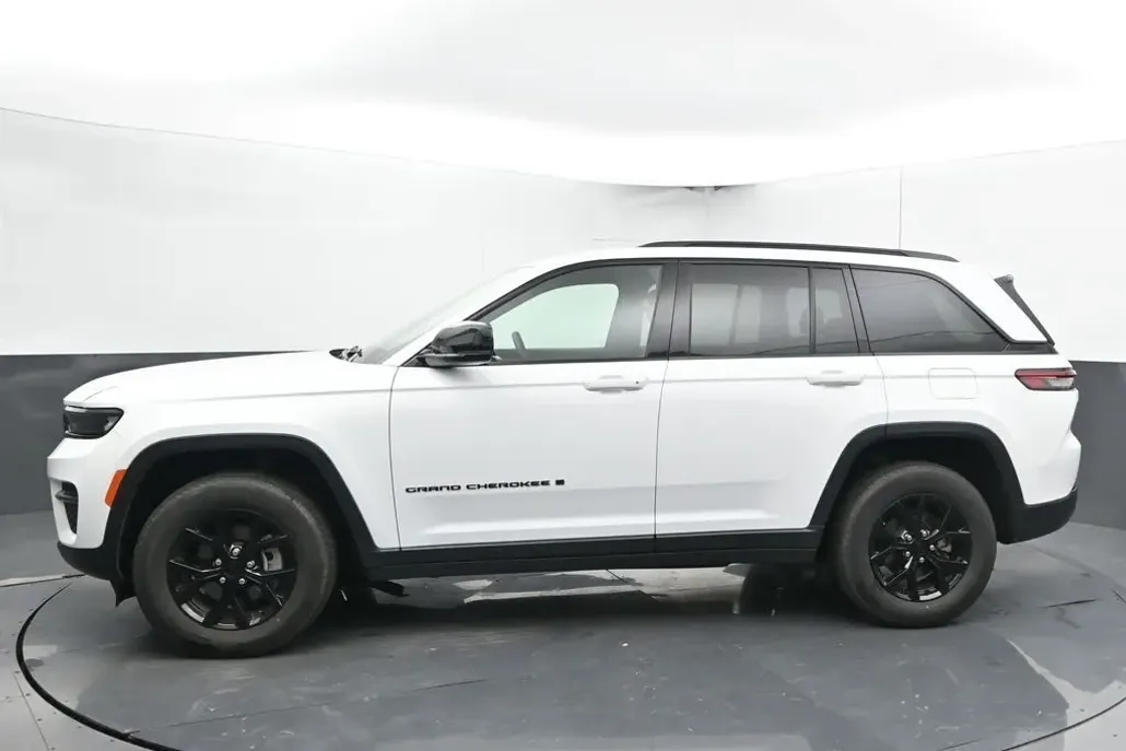 2024 Jeep Grand Cherokee Laredo Altitude X photo 1