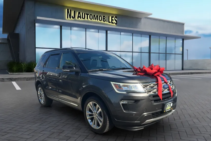 2018 Ford Explorer XLT photo 1