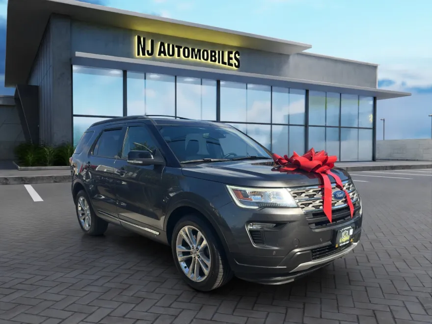 2018 Ford Explorer XLT photo 1