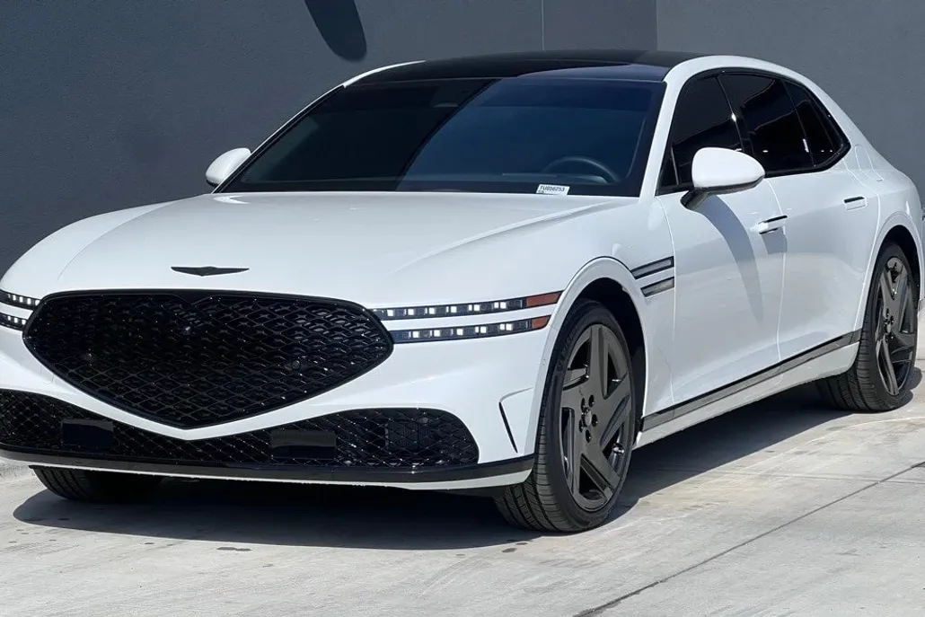 2026 Genesis G90 3.5T AWD photo 1