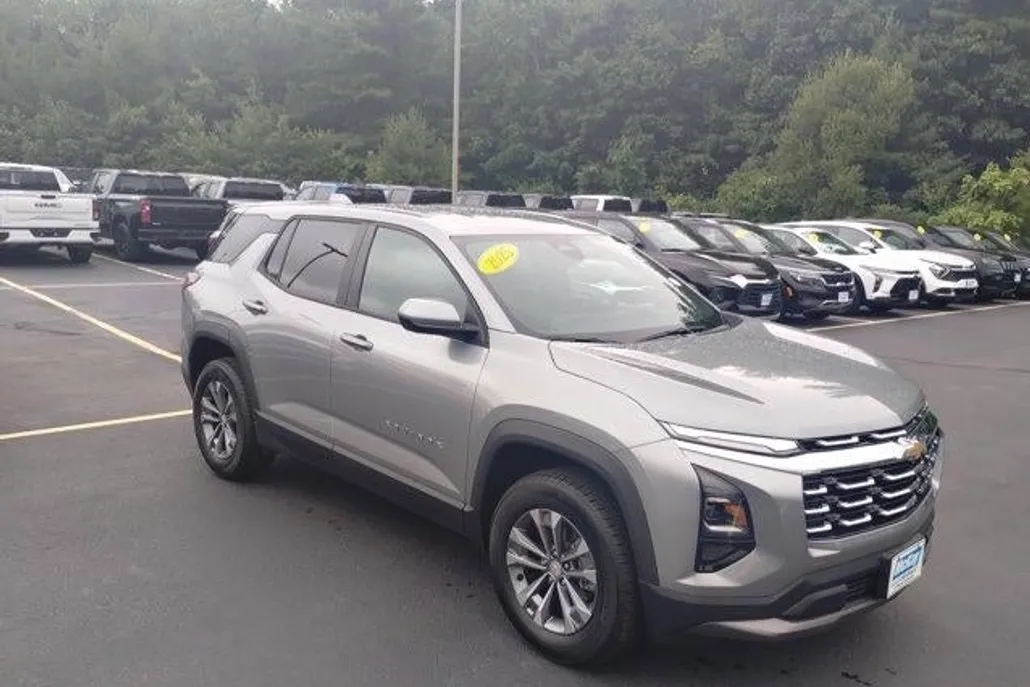 2025 Chevrolet Equinox LT photo 1