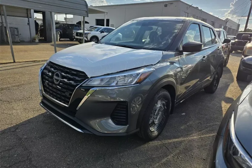 2025 Nissan Kicks Play S photo 1