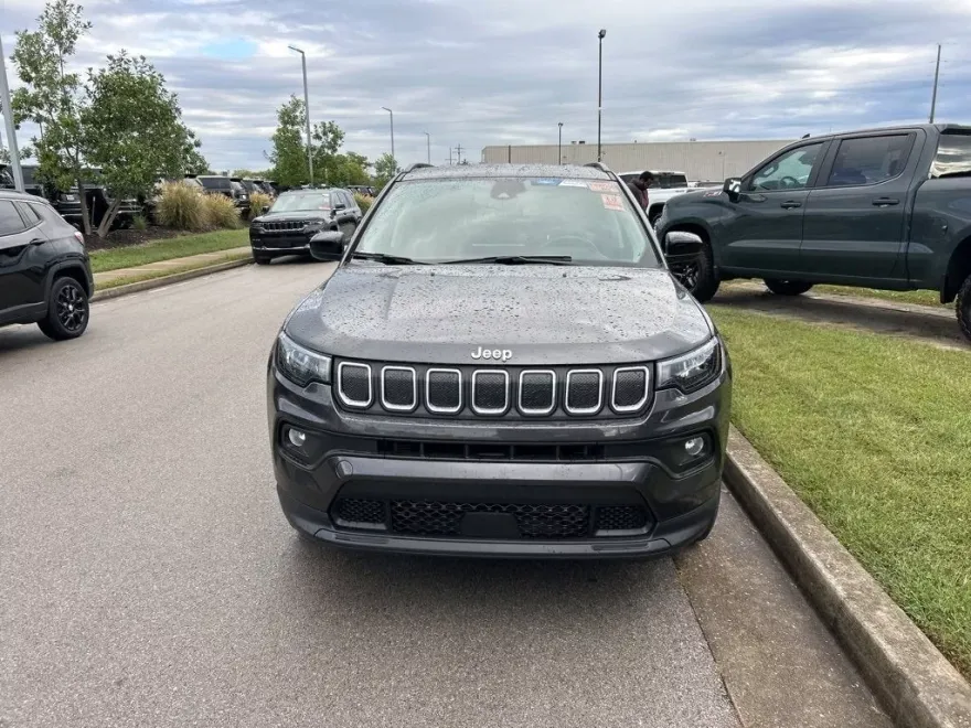 2022 Jeep Compass Latitude Lux photo 1