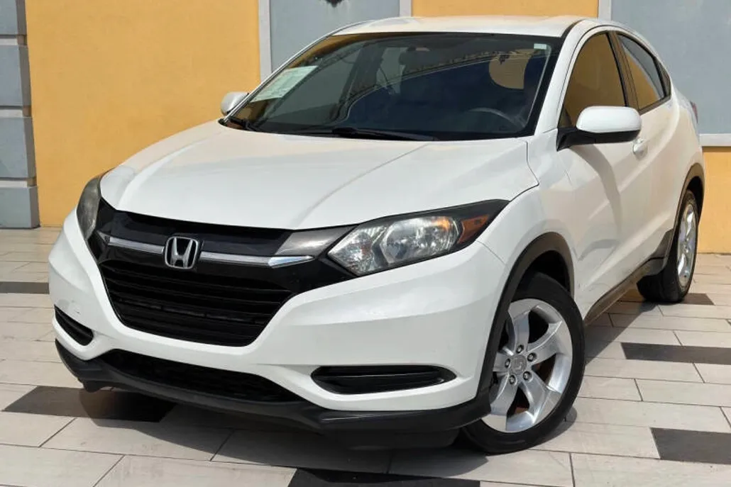 2016 Honda HR-V LX photo 1