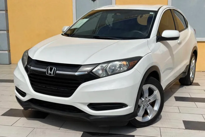 2016 Honda HR-V LX photo 1