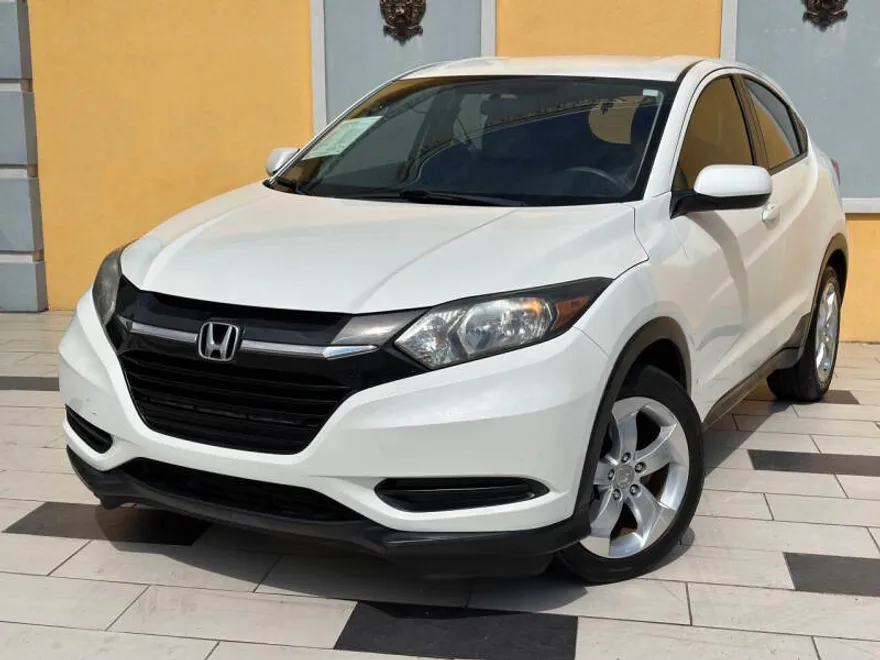 2016 Honda HR-V LX photo 1