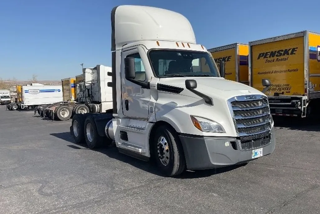 2022 Freightliner Cascadia 126" Day cab photo 1
