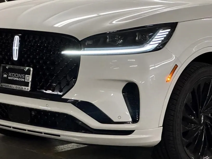 2025 Lincoln Aviator Reserve photo 3