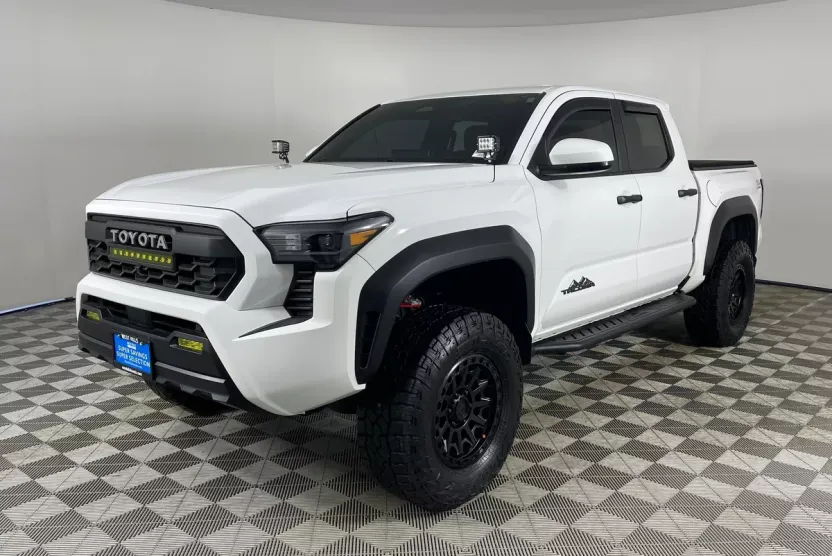 2024 Toyota Tacoma TRD Off-Road photo 1