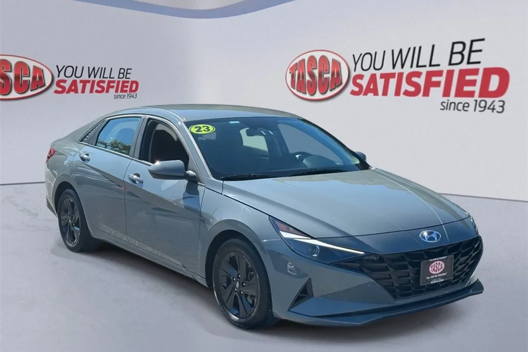 2023 Hyundai Elantra SEL photo 1