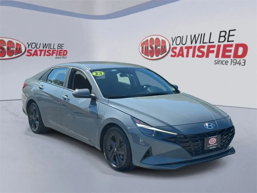 2023 Hyundai Elantra SEL photo 1