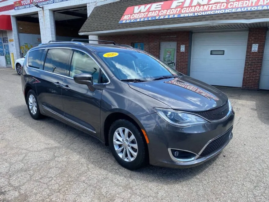2020 Chrysler Pacifica Touring L photo 1