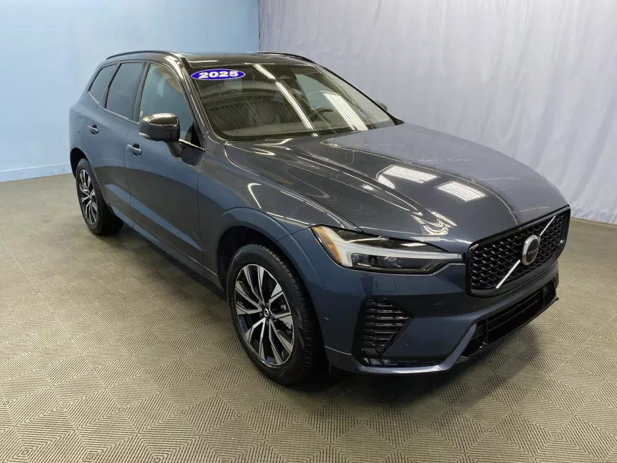 2025 Volvo XC60 Plus photo 1
