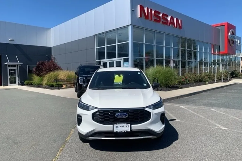 2025 Ford Escape ST-Line photo 1