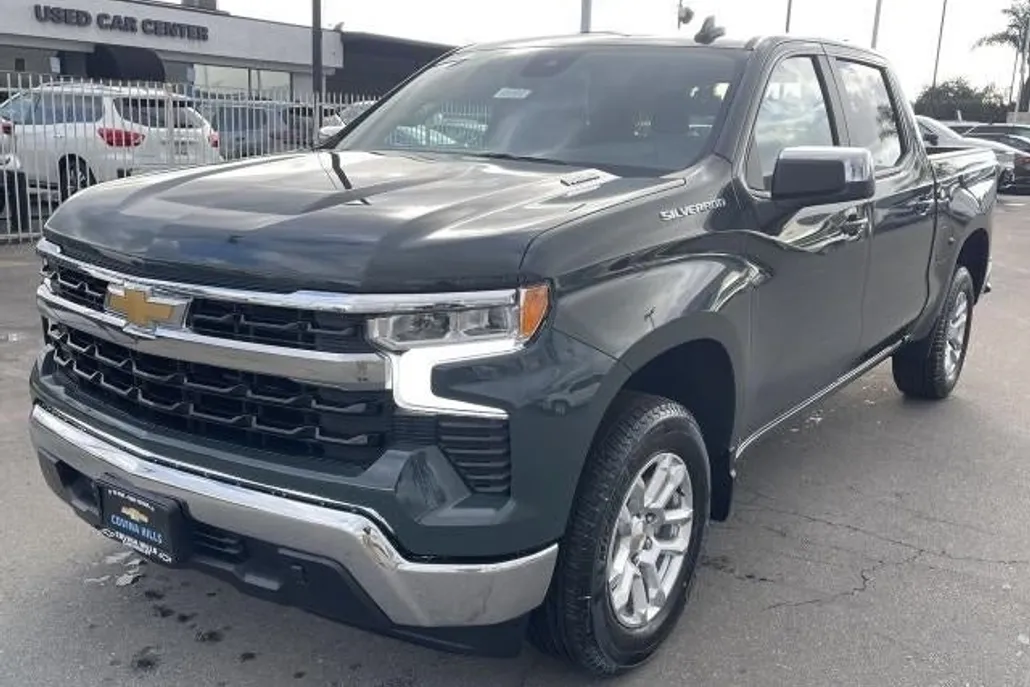 2025 Chevrolet Silverado 1500 LT photo 1