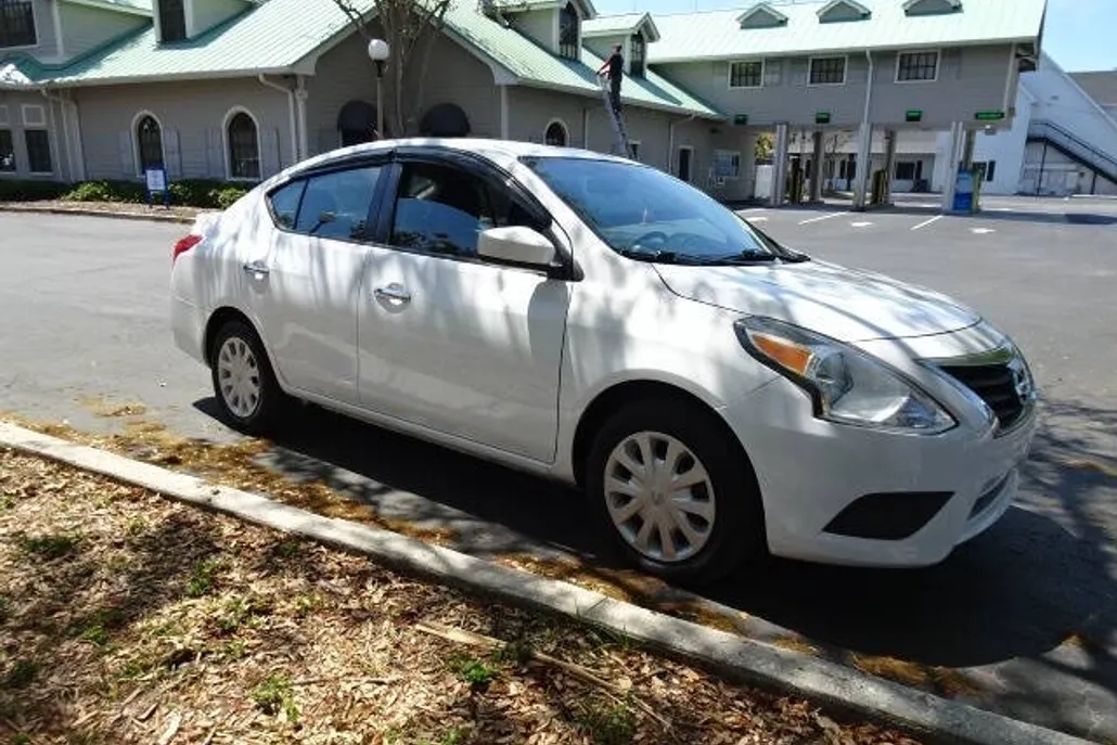 2018 Nissan Versa S photo 1