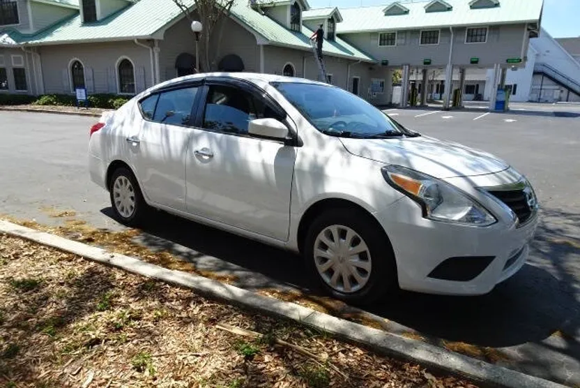 2018 Nissan Versa S photo 1