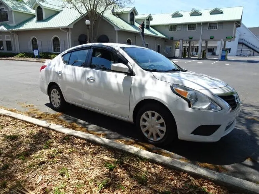 2018 Nissan Versa S photo 1