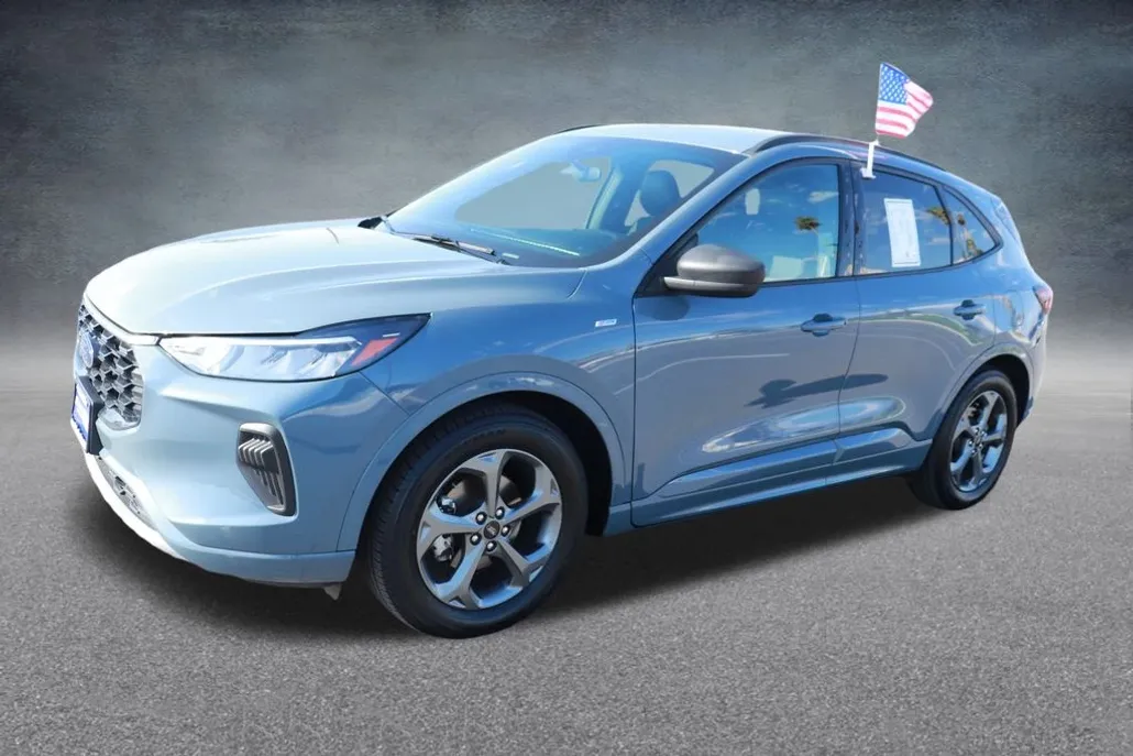 2024 Ford Escape ST-Line photo 1