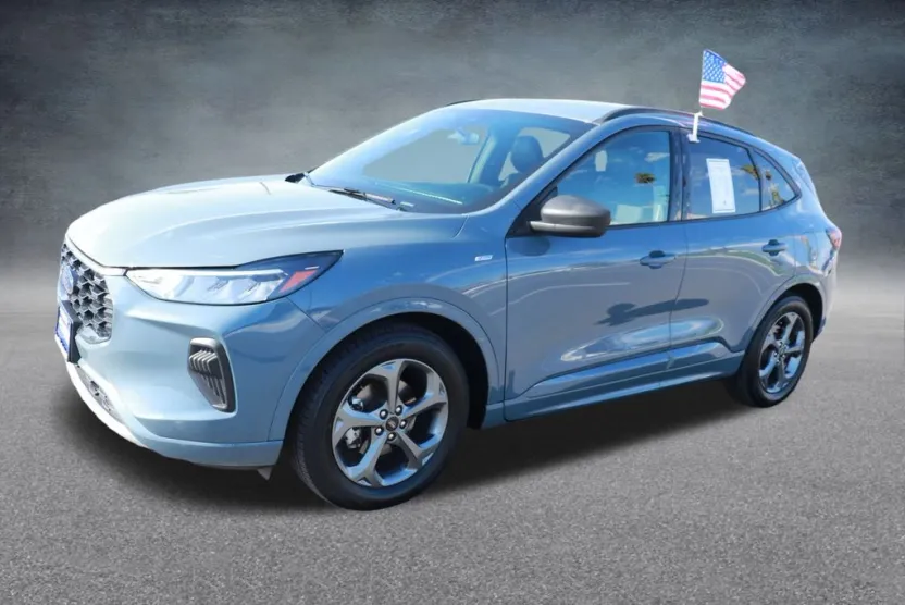 2024 Ford Escape ST-Line photo 1