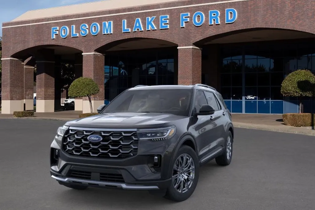 2025 Ford Explorer Platinum photo 1