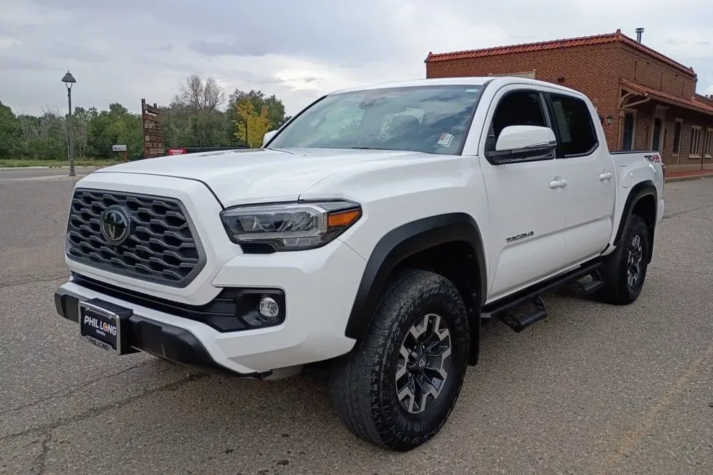 2023 Toyota Tacoma V6 TRD photo 1