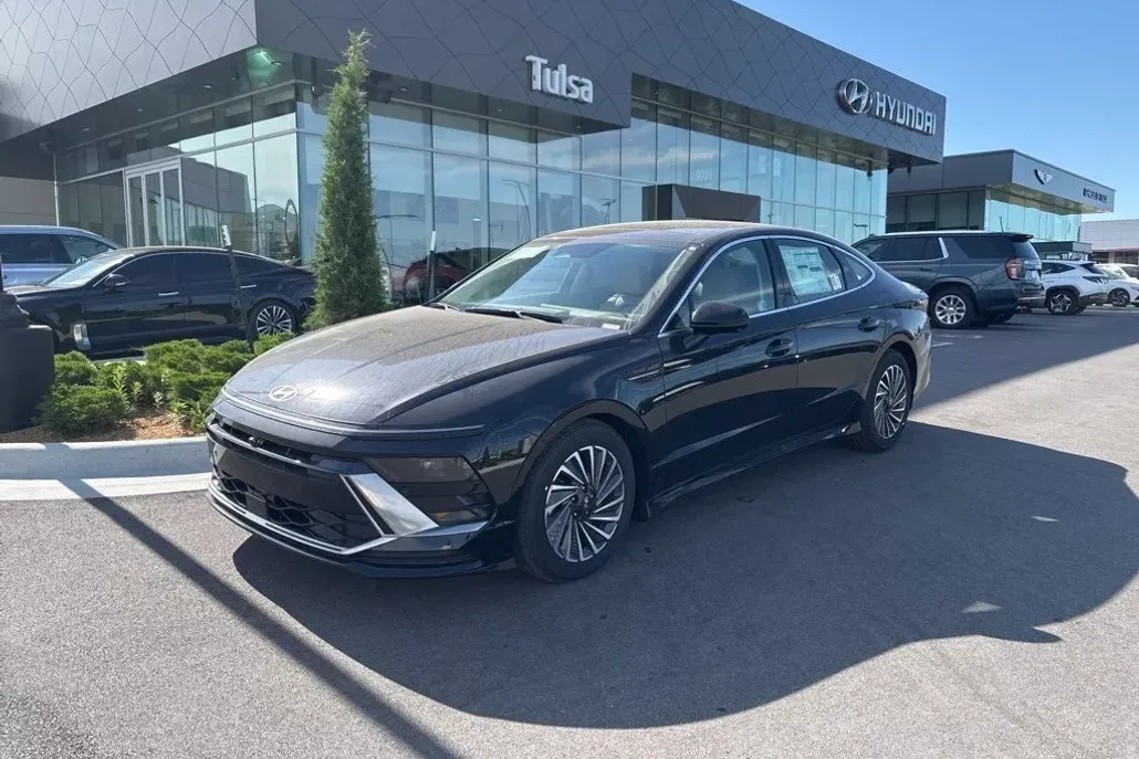 2025 Hyundai Sonata Hybrid Limited photo 1