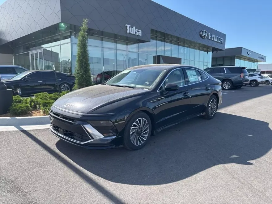2025 Hyundai Sonata Hybrid Limited photo 1