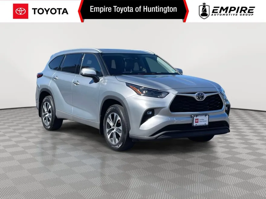2022 Toyota Highlander XLE photo 1