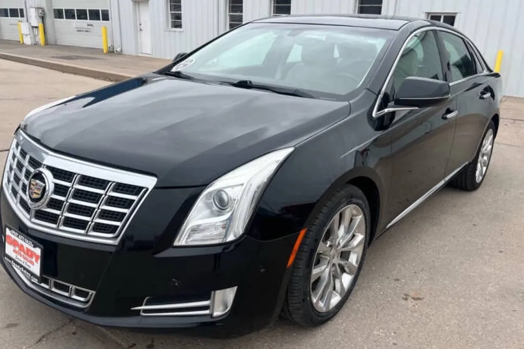 2015 Cadillac XTS Luxury photo 1
