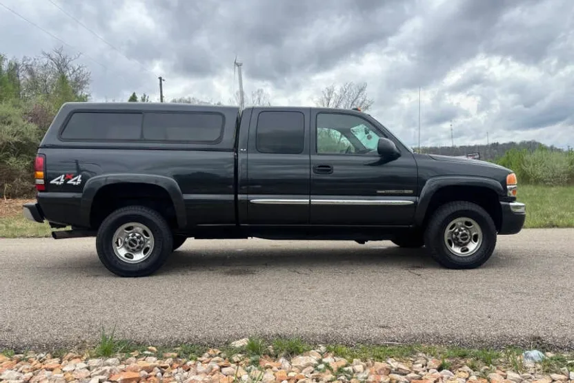 2004 Gmc Sierra SLE photo 1