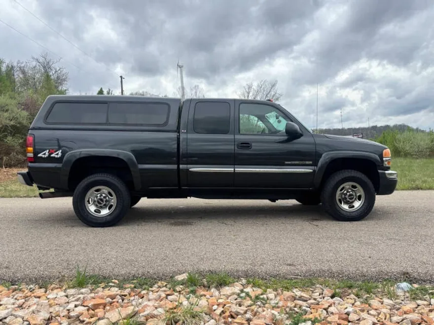 2004 Gmc Sierra SLE photo 1