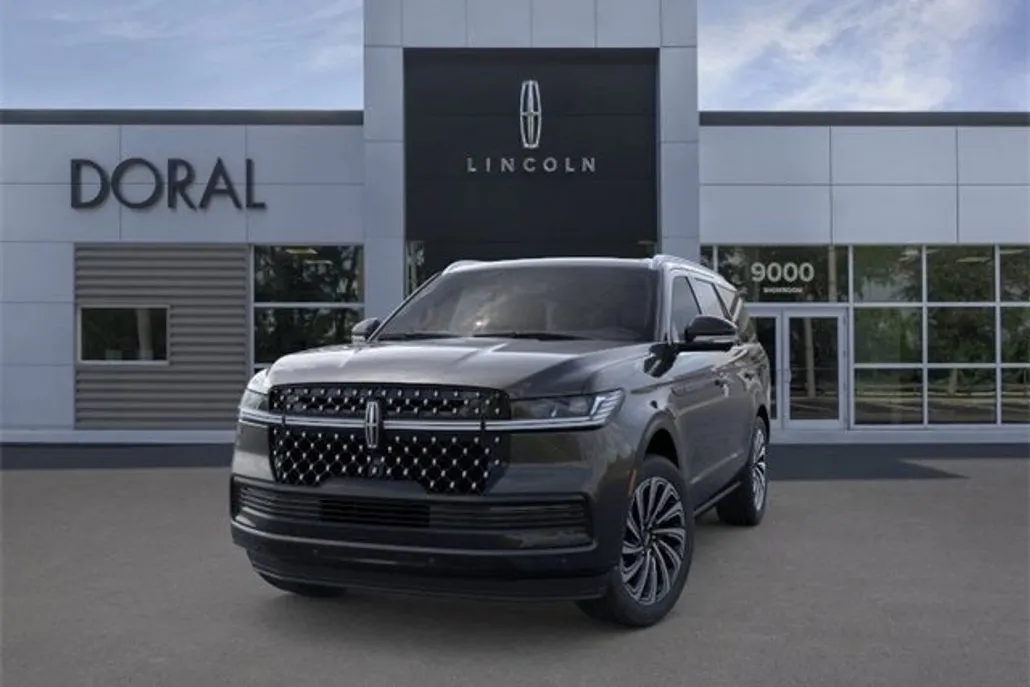 2025 Lincoln Navigator Black Label photo 1