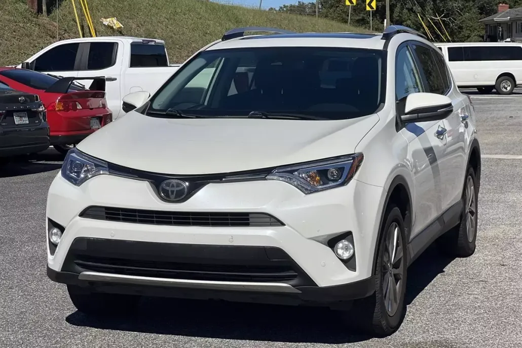 2016 Toyota RAV4 Limited photo 1