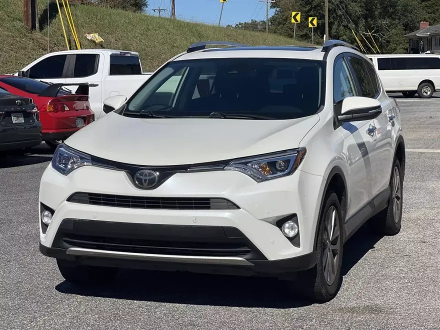 2016 Toyota RAV4 Limited photo 1