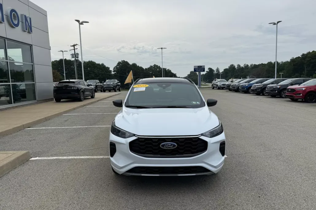 2023 Ford Escape ST-Line photo 1