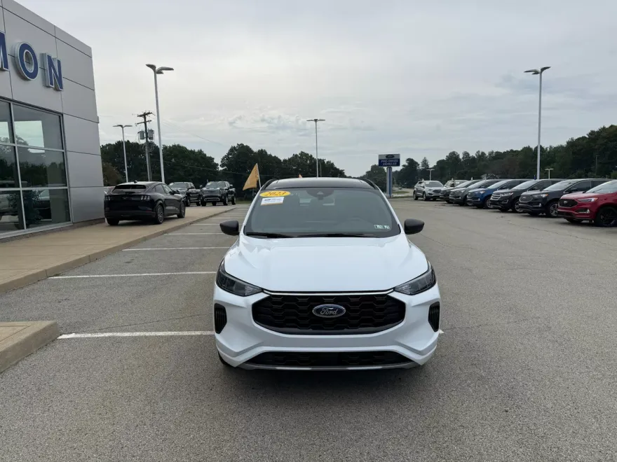 2023 Ford Escape ST-Line photo 1