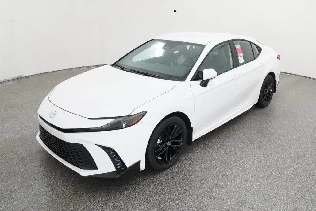 2026 Toyota Camry SE photo 1