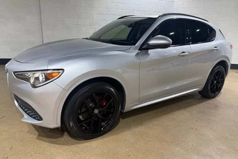 2018 Alfa Romeo Stelvio Base photo 1