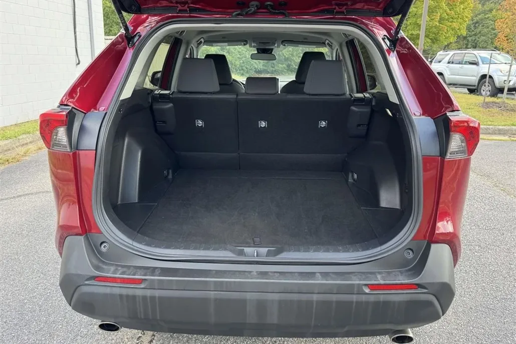 2024 Toyota RAV4 Hybrid XLE photo 1
