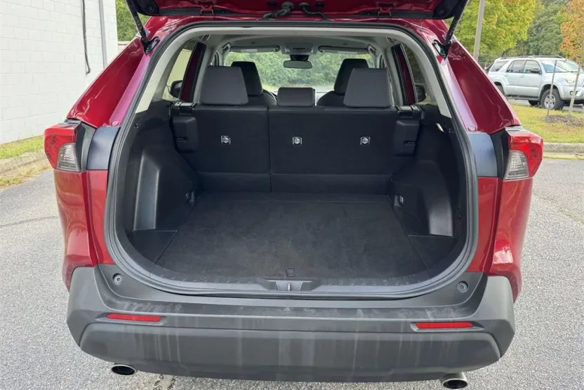 2024 Toyota RAV4 Hybrid XLE photo 1
