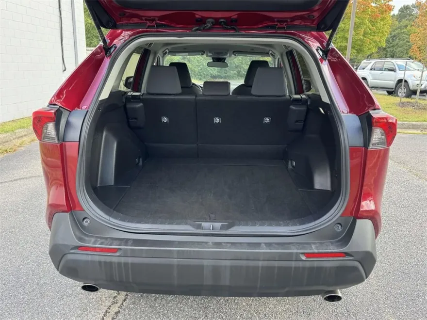 2024 Toyota RAV4 Hybrid XLE photo 1