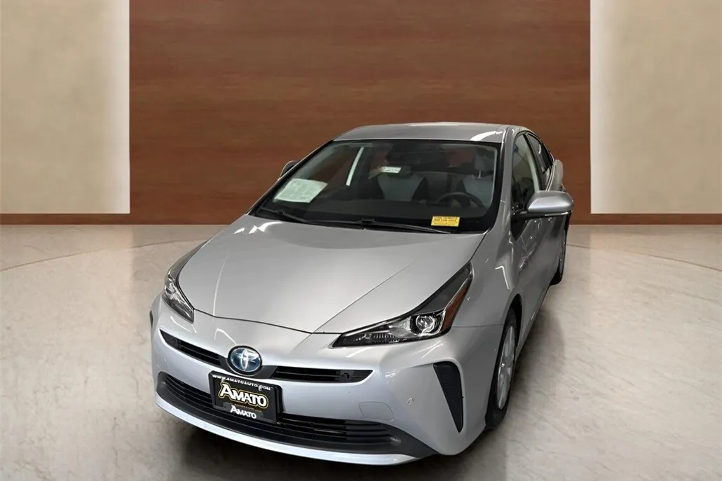 2022 Toyota Prius L photo 1