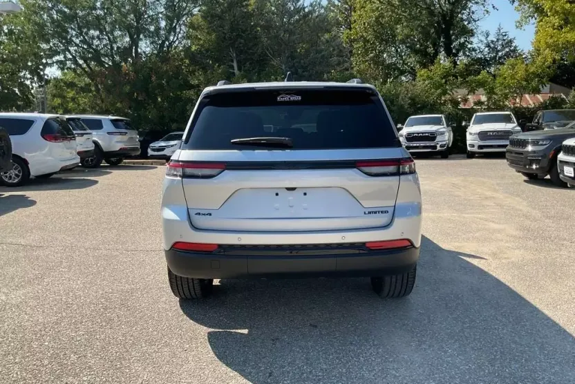 2025 Jeep Grand Cherokee Limited photo 1